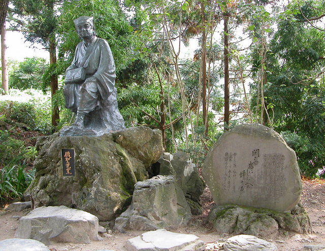 山寺・芭蕉像1.jpg