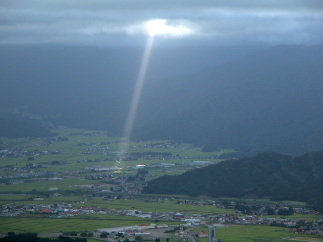 2004.08.20 魚沼スカイラインより (スポットライト) (1280×960).jpg