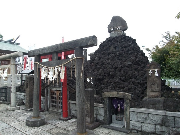 石浜神社富士塚30%.jpgのサムネイル画像